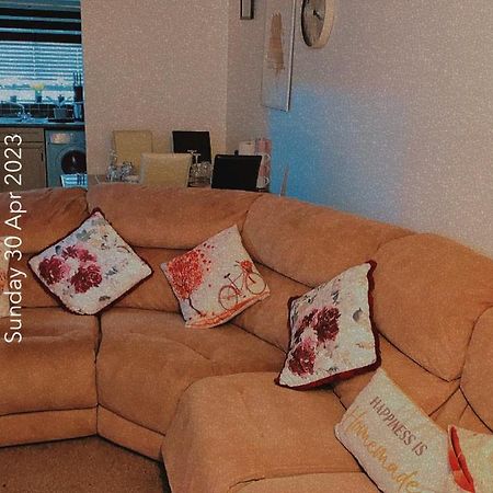 דאגנהאם Lovely 2 Bed Flat/Apt In East London- Nice Estate. מראה חיצוני תמונה