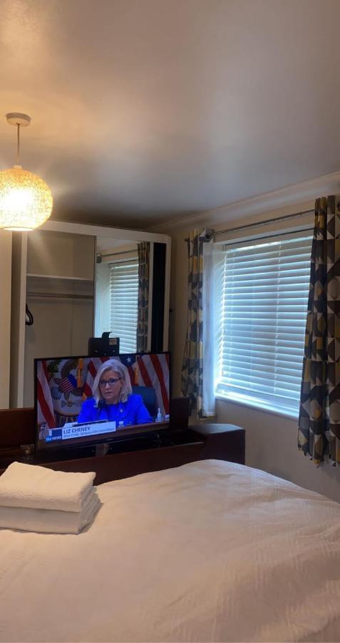 דאגנהאם Lovely 2 Bed Flat/Apt In East London- Nice Estate. מראה חיצוני תמונה